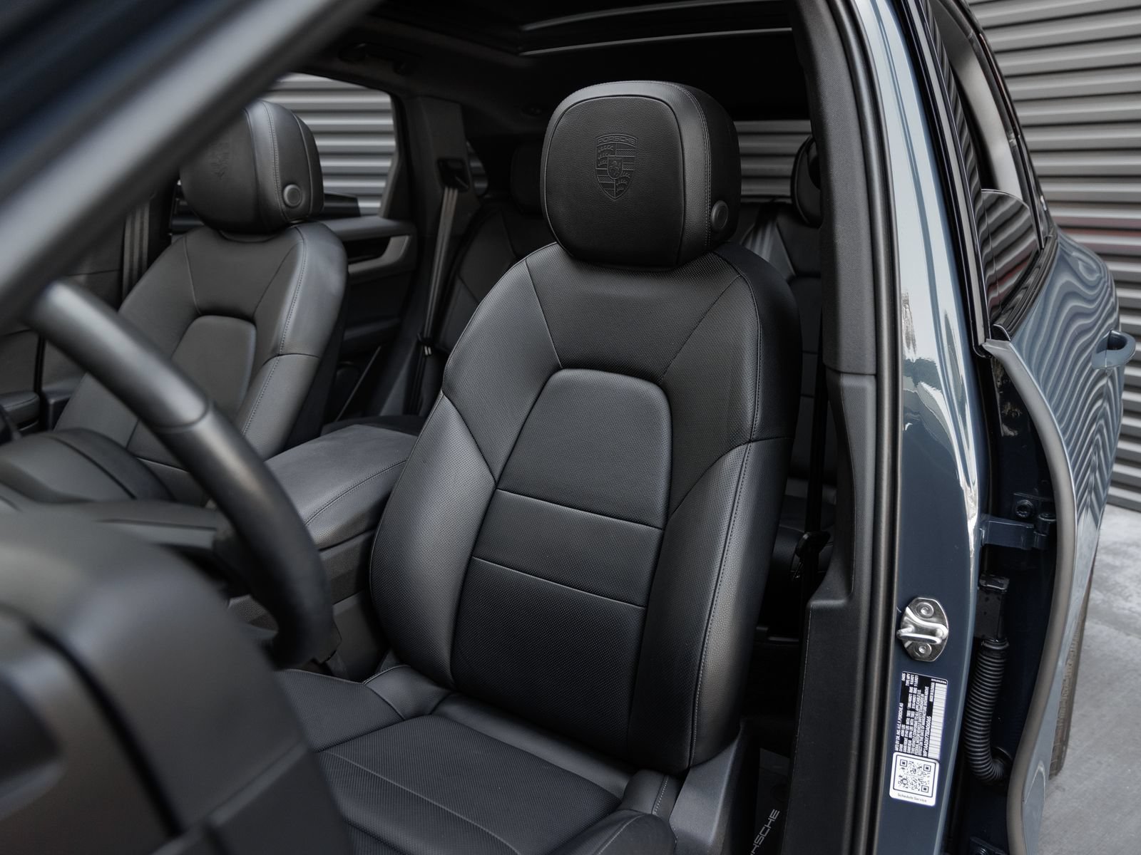 Certified 2025 Porsche Cayenne AWD/4WD image 5