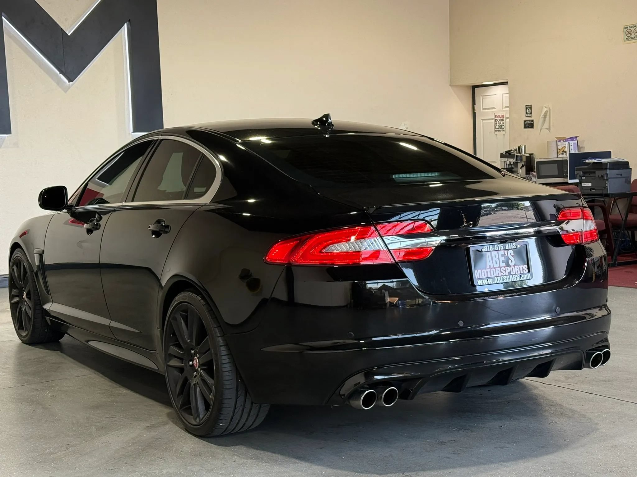 Used 2014 Jaguar XF R RWD image 6