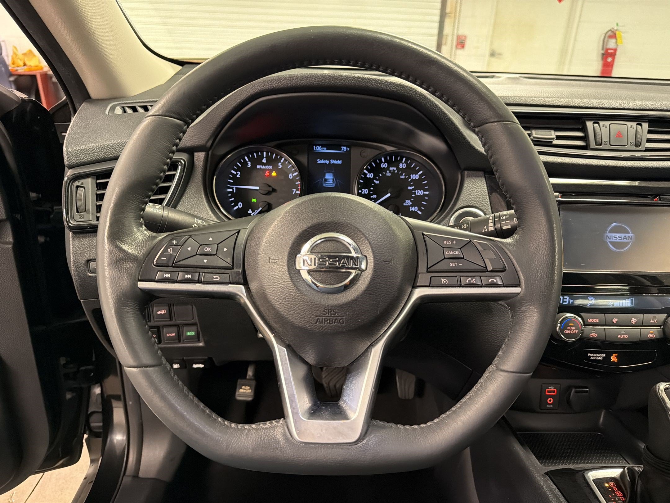 Used 2017 Nissan Rogue SV w/ SV Premium Package AWD/4WD image 15