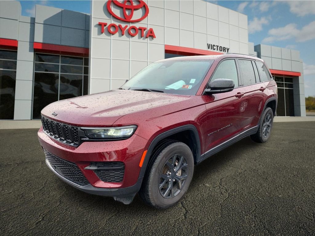 Used 2024 Jeep Grand Cherokee Altitude image 7