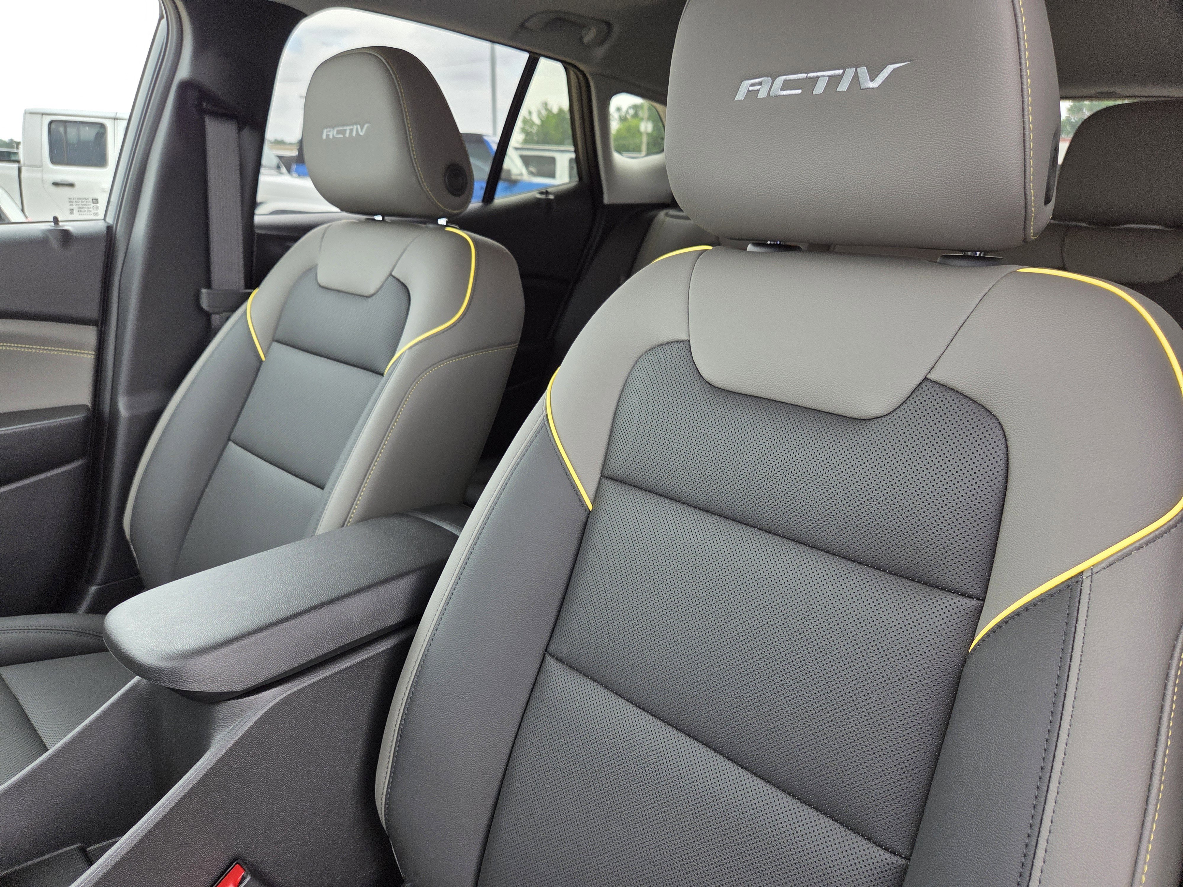 New 2026 Chevrolet Trax ACTIV w/ Sunroof Package FWD image 21