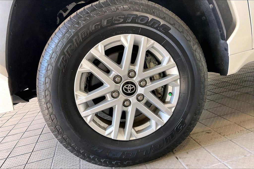 Used 2022 Toyota Tundra SR5 AWD/4WD image 31