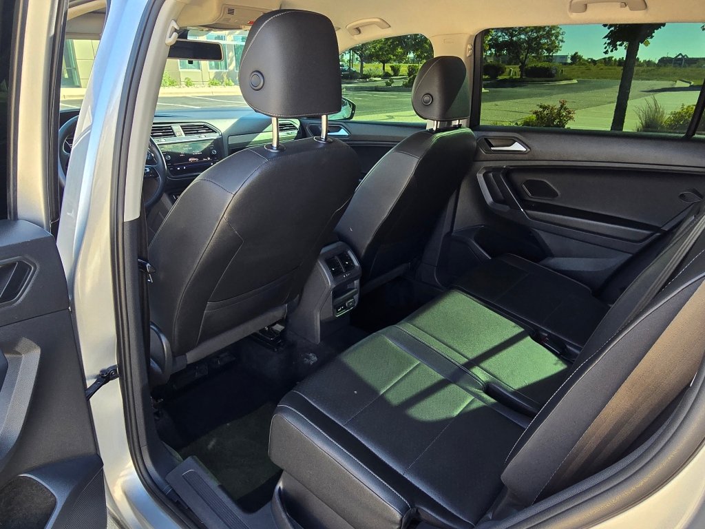 Used 2020 Volkswagen Tiguan SEL AWD/4WD image 17
