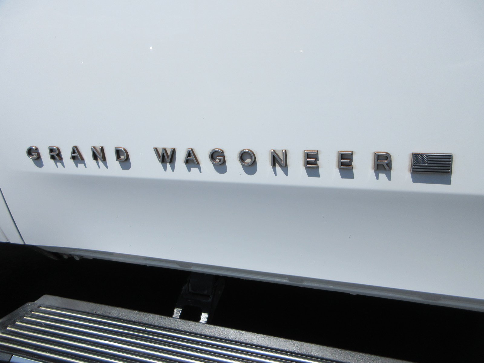 Used 2022 Jeep Grand Wagoneer Series III w/ Rear Seat Video Group 1 AWD/4WD image 3