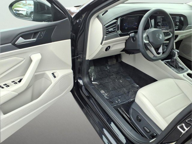 Used 2022 Volkswagen Jetta SE w/ Panoramic Sunroof Package image 14