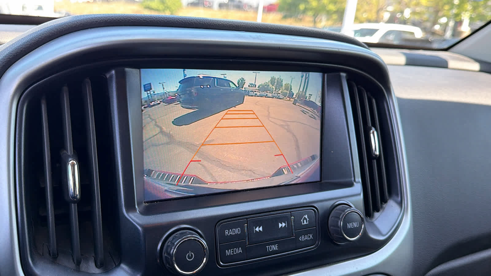 Used 2017 Chevrolet Colorado LT w/ LT Convenience Package RWD image 16