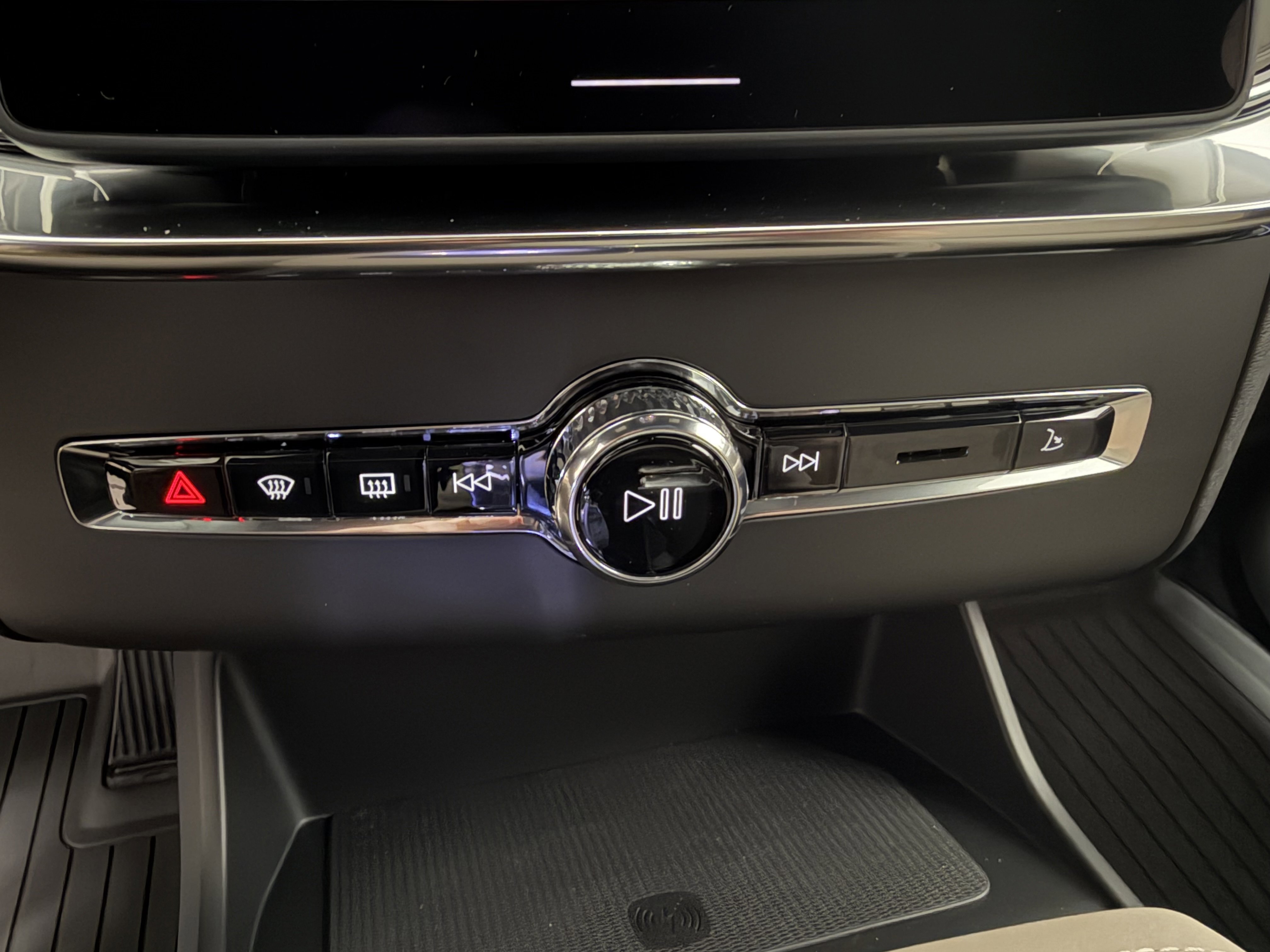 New 2026 Volvo XC90 T8 Plus w/ Protection Package AWD/4WD image 19