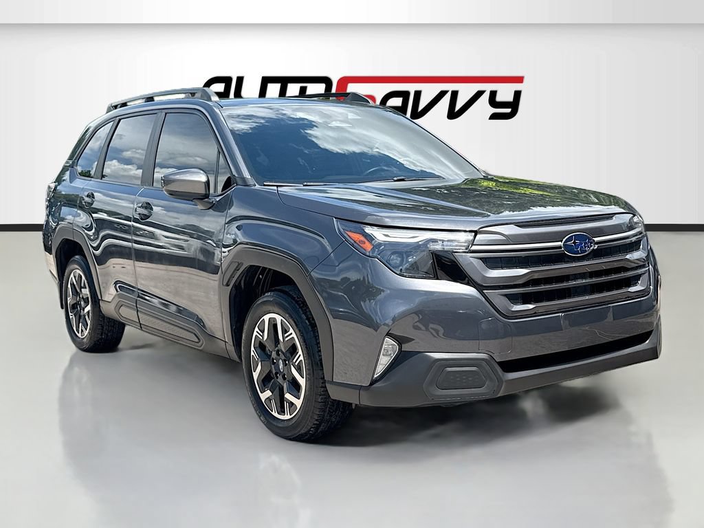 Used 2025 Subaru Forester Premium AWD/4WD image 1