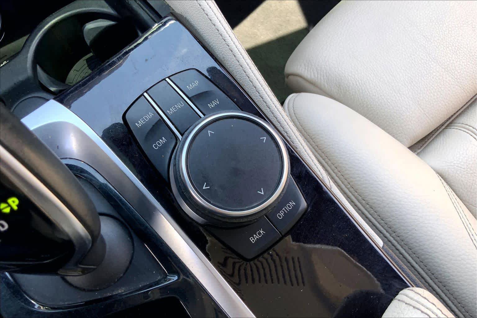 Used 2018 BMW 530e RWD image 32