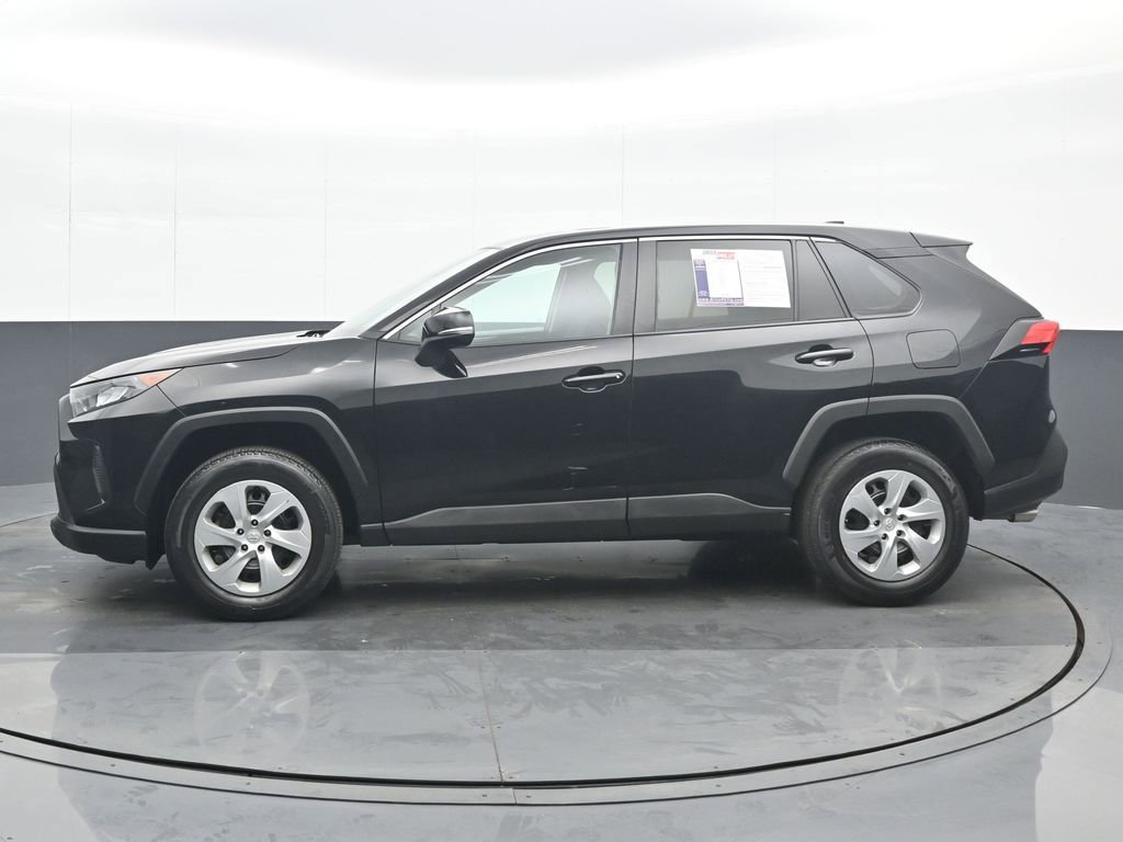 Used 2022 Toyota RAV4 LE image 3