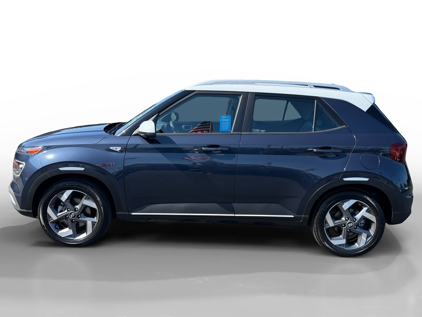 Certified 2025 Hyundai Venue Limited FWD image 2