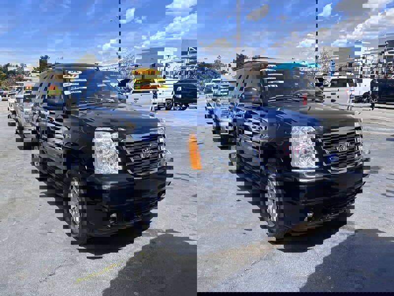 Used 2007 GMC Yukon SLT w/ SLT Preferred Equipment Group image 8