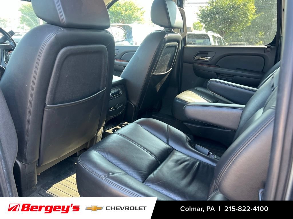 Used 2008 Chevrolet Suburban LTZ w/ LTZ Preferred Equipment Group AWD/4WD image 11