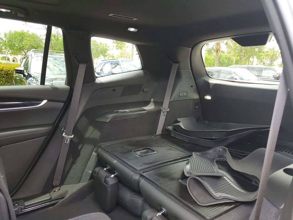 Used 2023 Cadillac XT6 Premium Luxury image 13