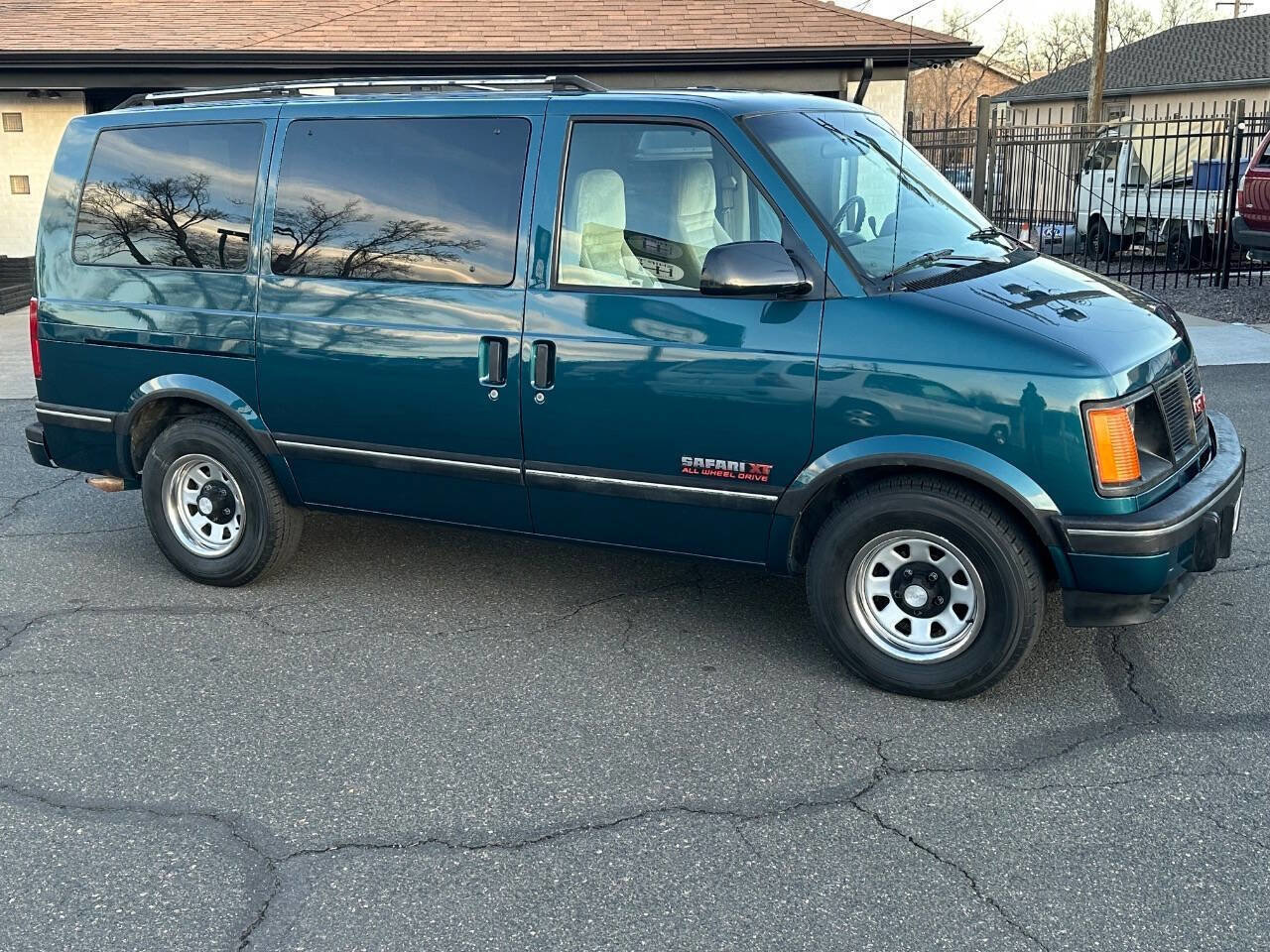 Used 1994 GMC Safari SLX AWD 3dr Extended Mini Van image 22