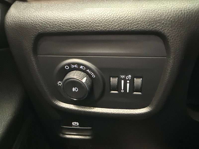 Used 2024 Jeep Grand Cherokee Limited AWD/4WD image 24