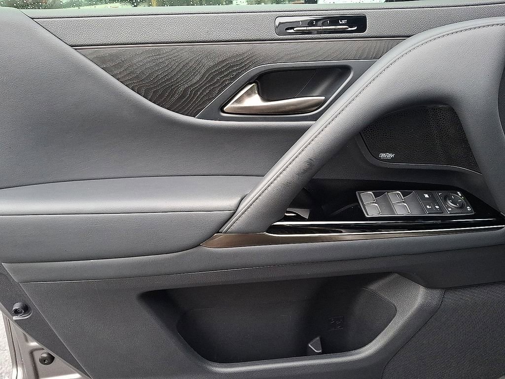 Used 2023 Lexus LX 600 4WD w/ Appearance Package image 8