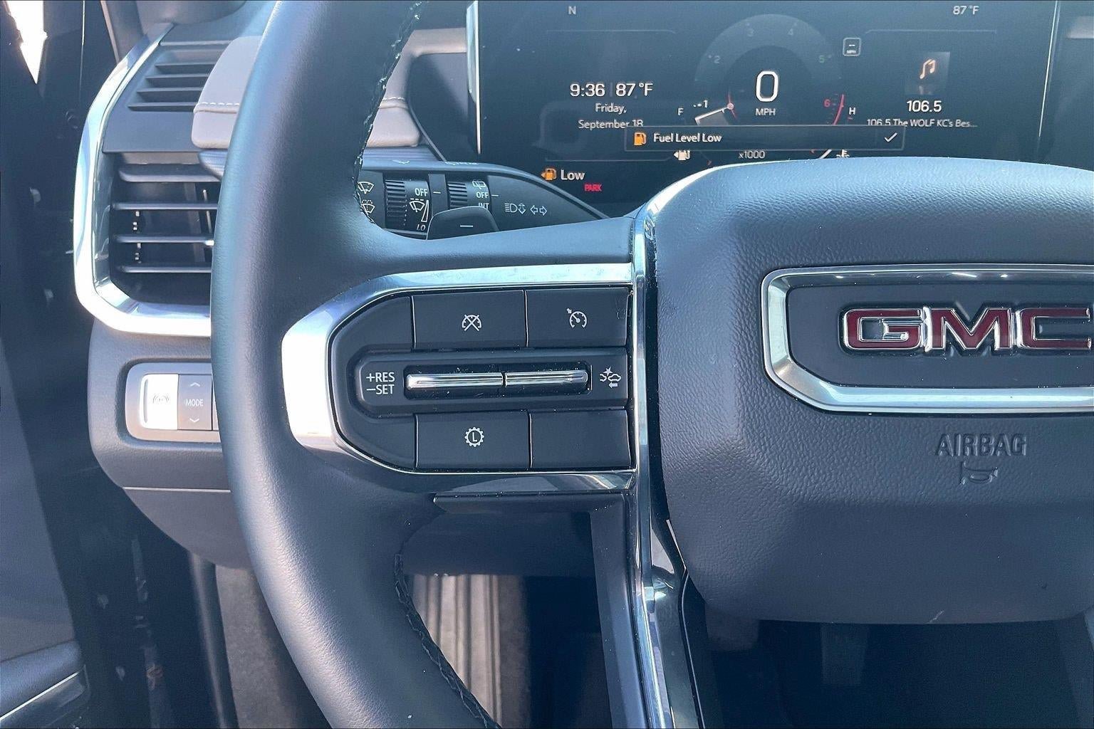 Used 2026 GMC Acadia Elevation w/ Elevation Premium Package FWD image 19