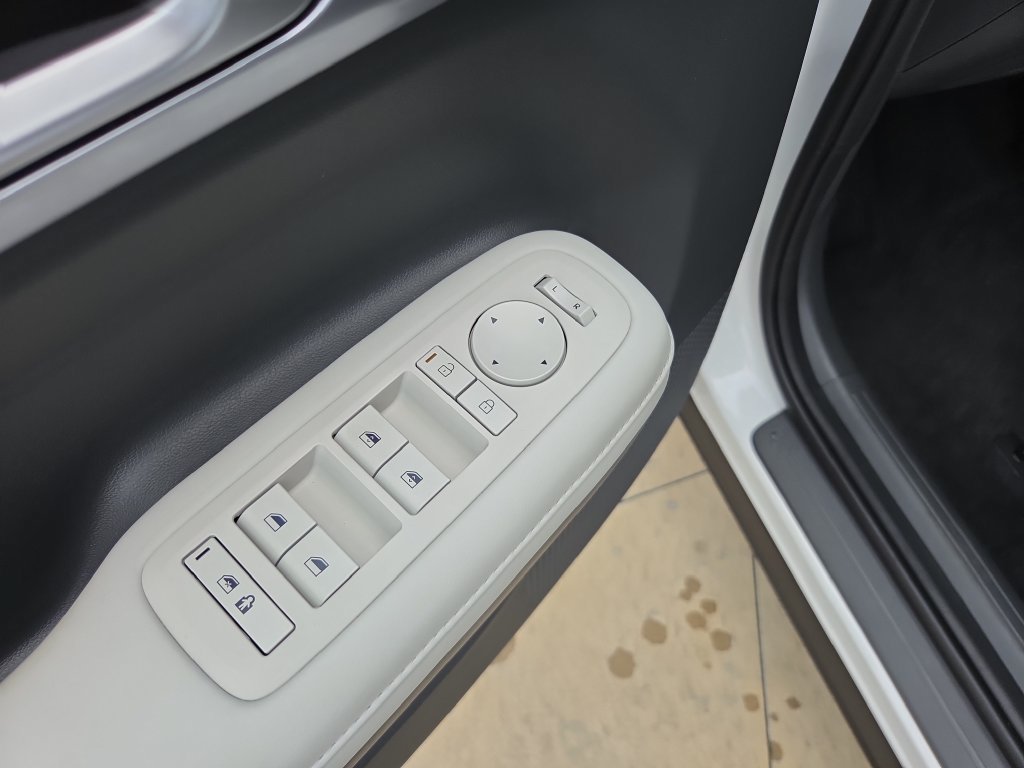 New 2026 Hyundai Santa Fe SEL FWD image 18