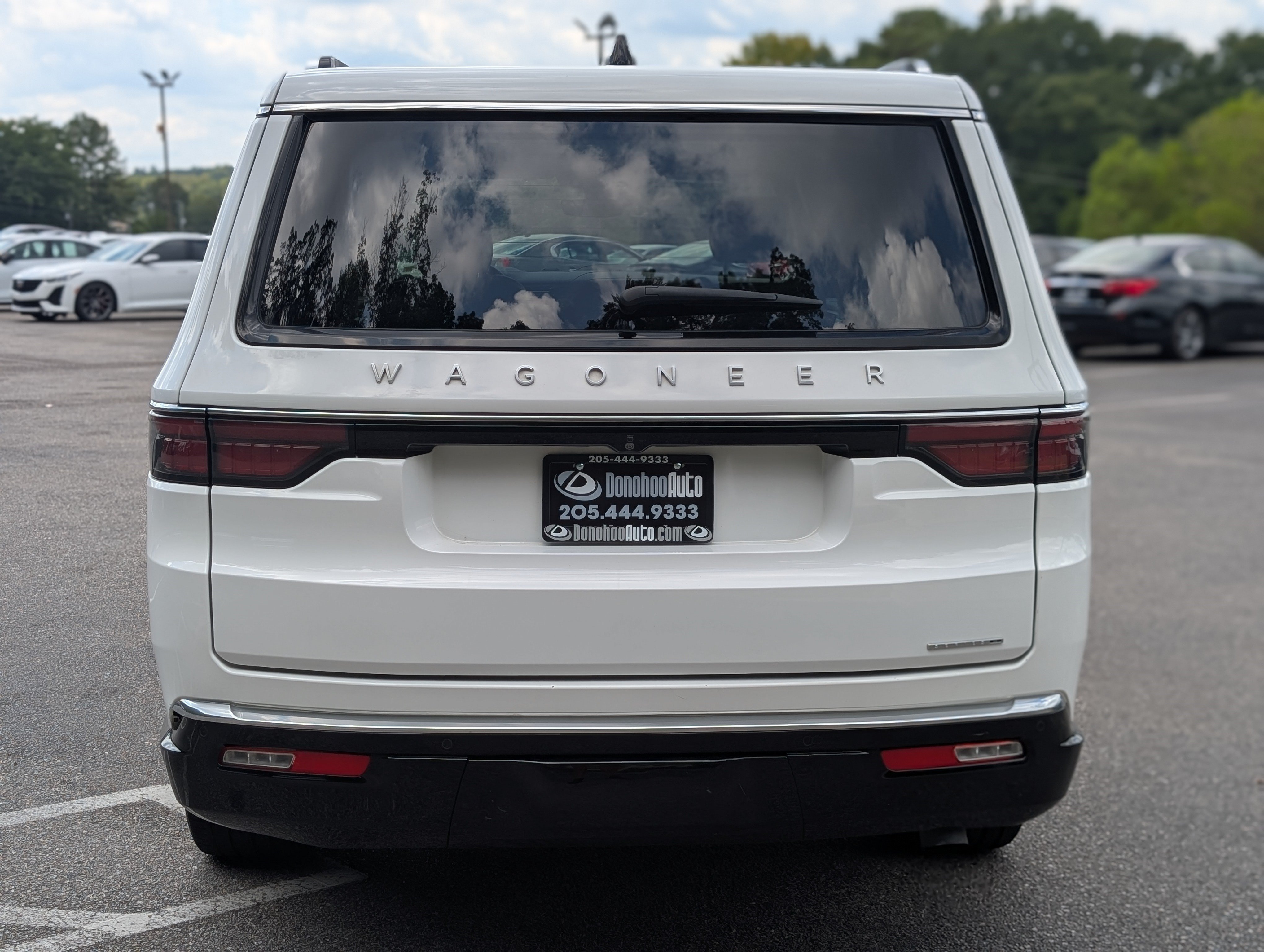 Used 2024 Jeep Wagoneer L Series II w/ Convenience Group I AWD/4WD image 8