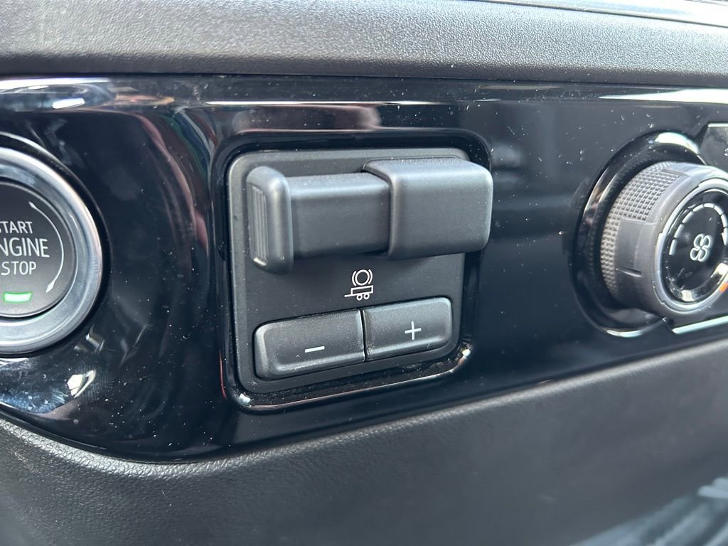 Used 2024 Chevrolet Silverado 3500 LT image 35