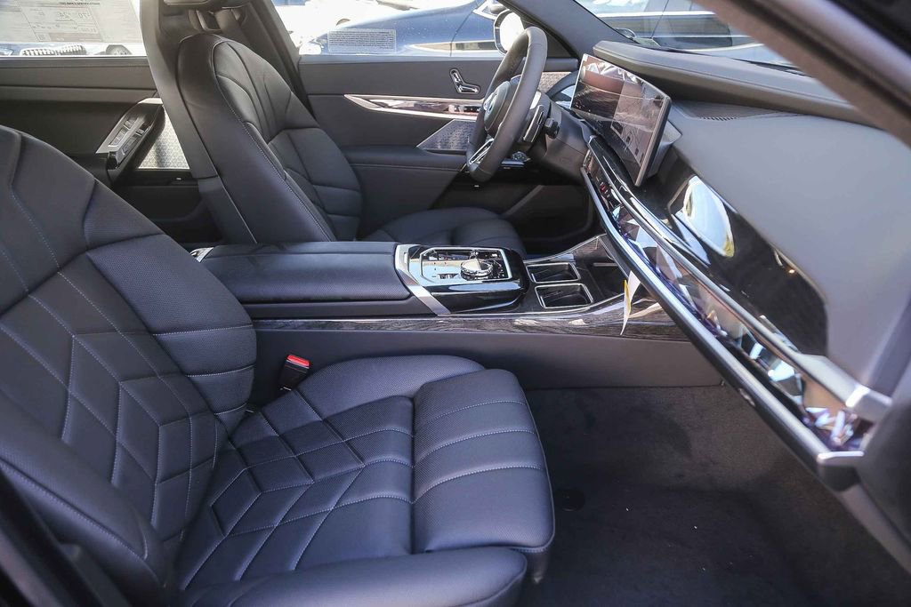 New 2026 BMW 750e xDrive w/ Premium Package AWD/4WD image 13