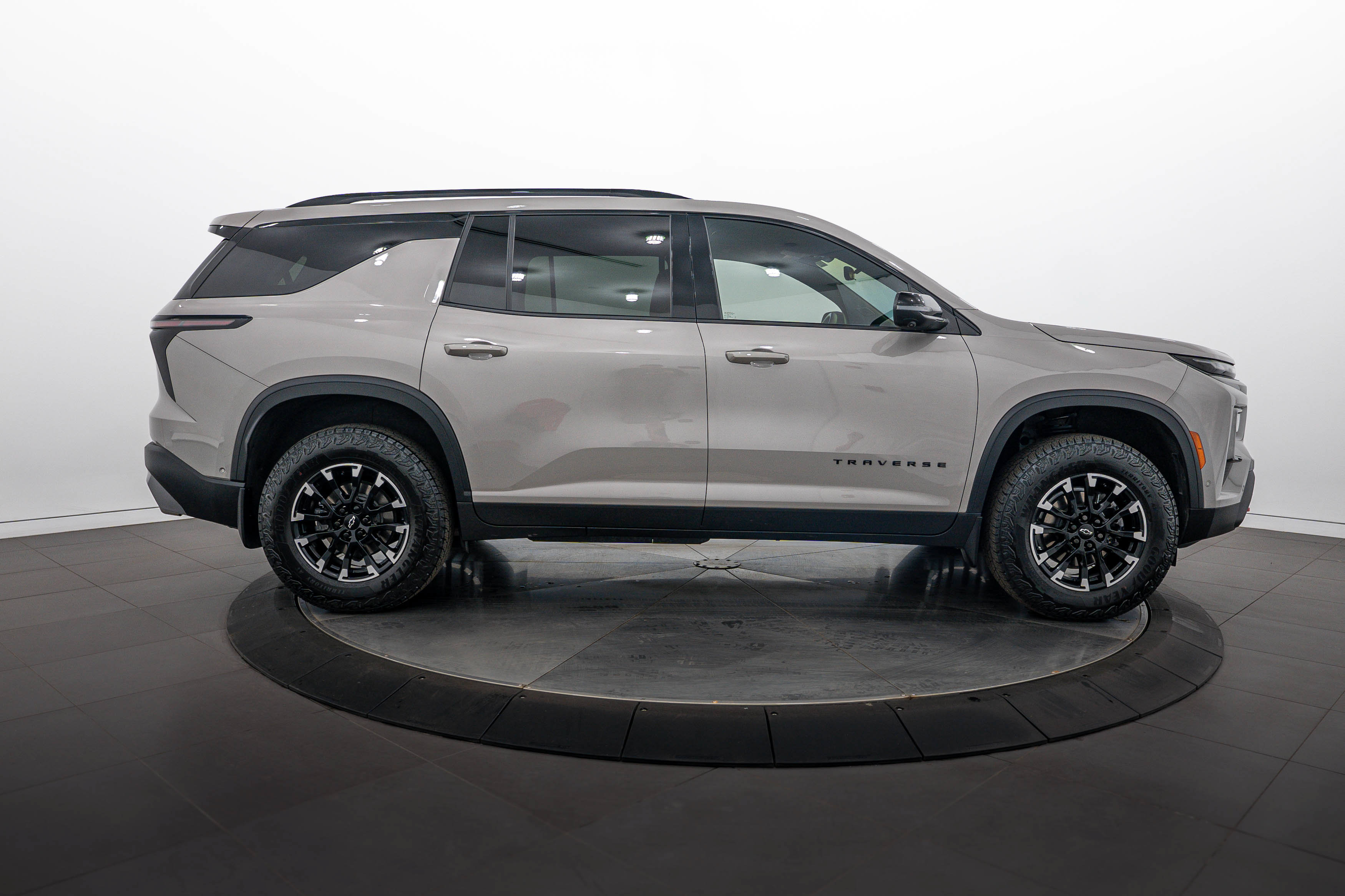 Used 2026 Chevrolet Traverse Z71 w/ Enhanced Driving Package AWD/4WD image 8