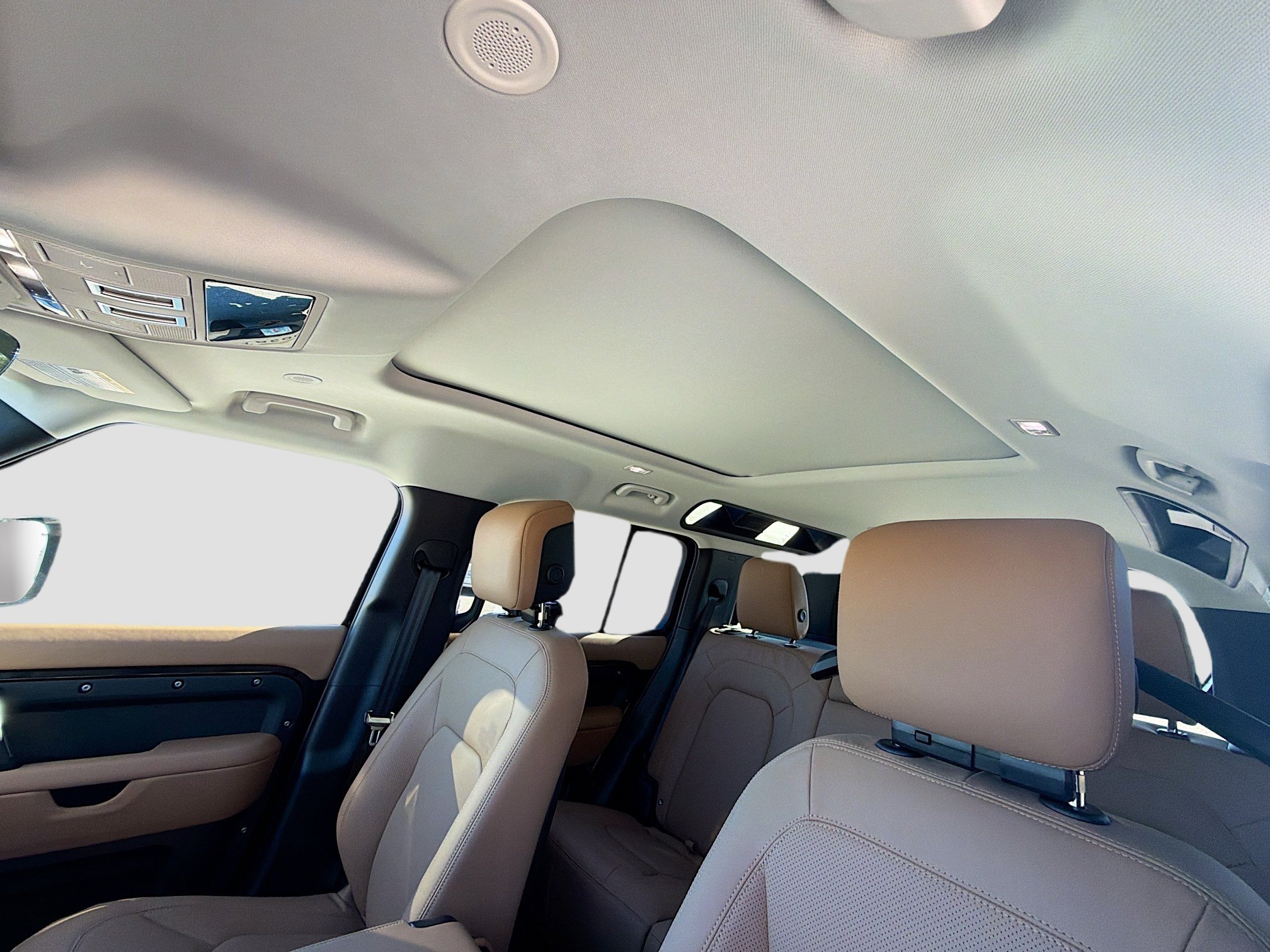 New 2026 Land Rover Defender 110 X-Dynamic SE image 25