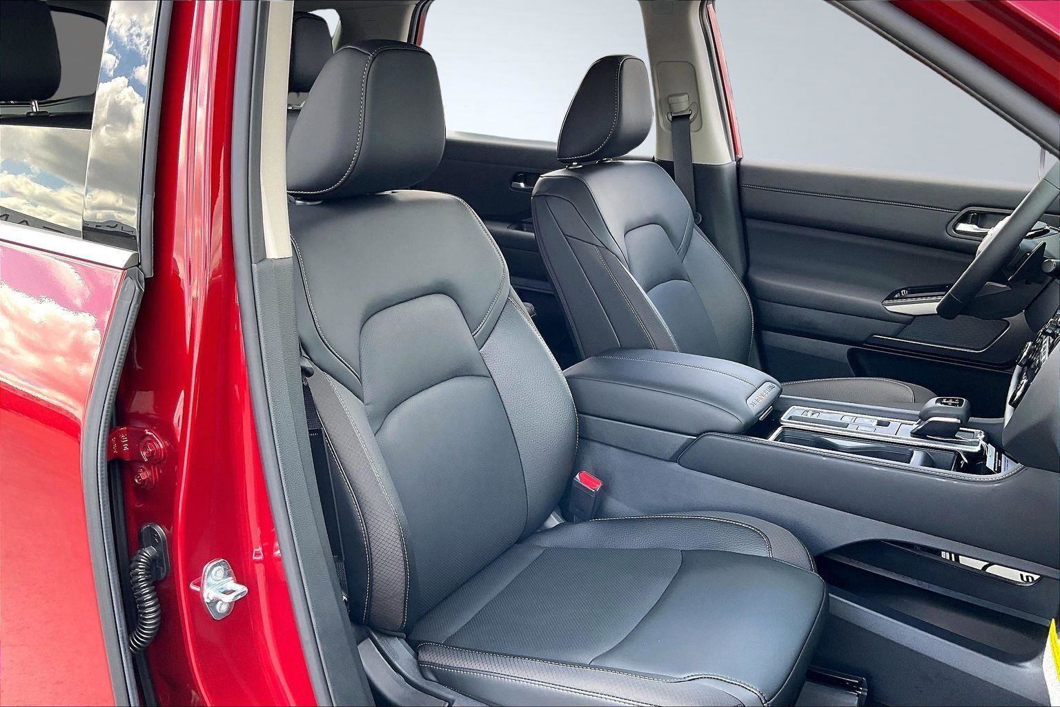 New 2026 Nissan Pathfinder SL image 9