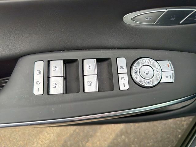 Used 2024 Genesis GV70 2.5T w/ Select Package image 17