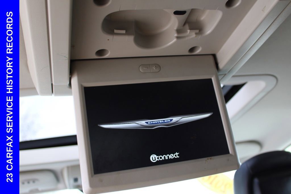 Used 2016 Chrysler Town & Country Touring-L image 31