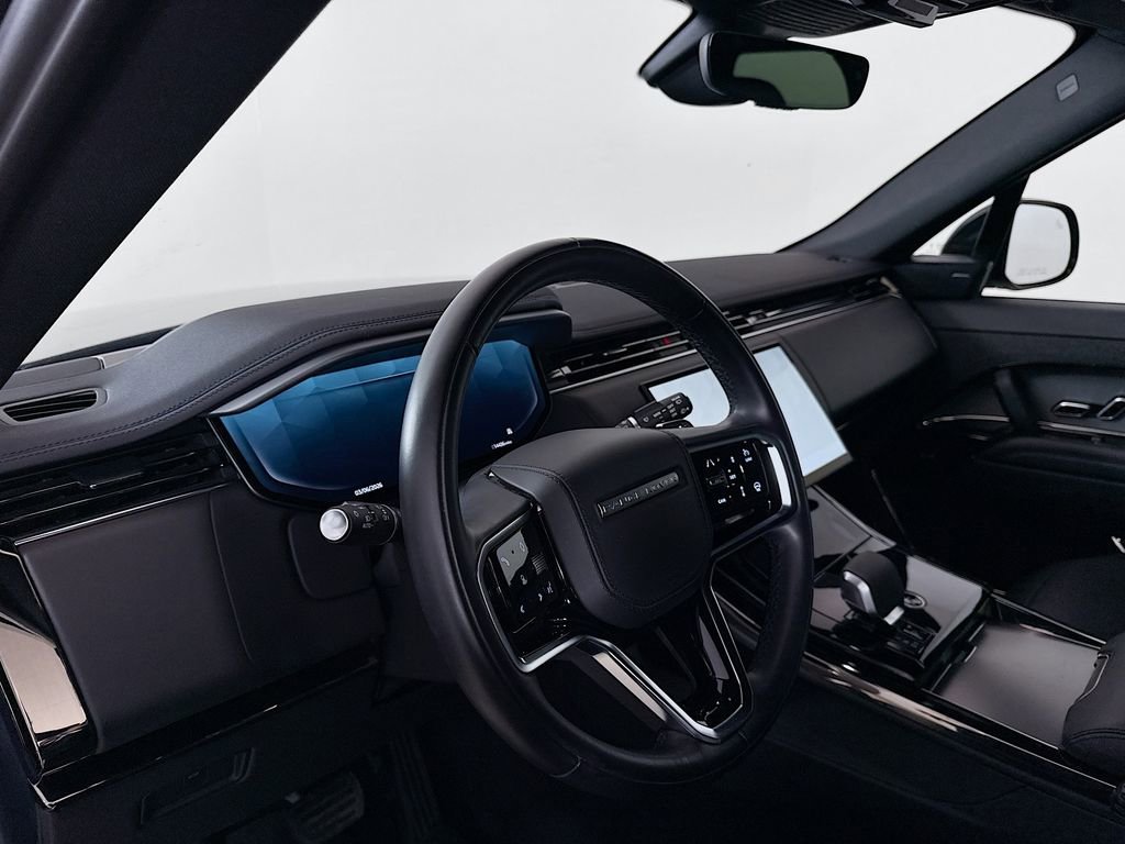 Used 2025 Land Rover Range Rover Sport SE image 9