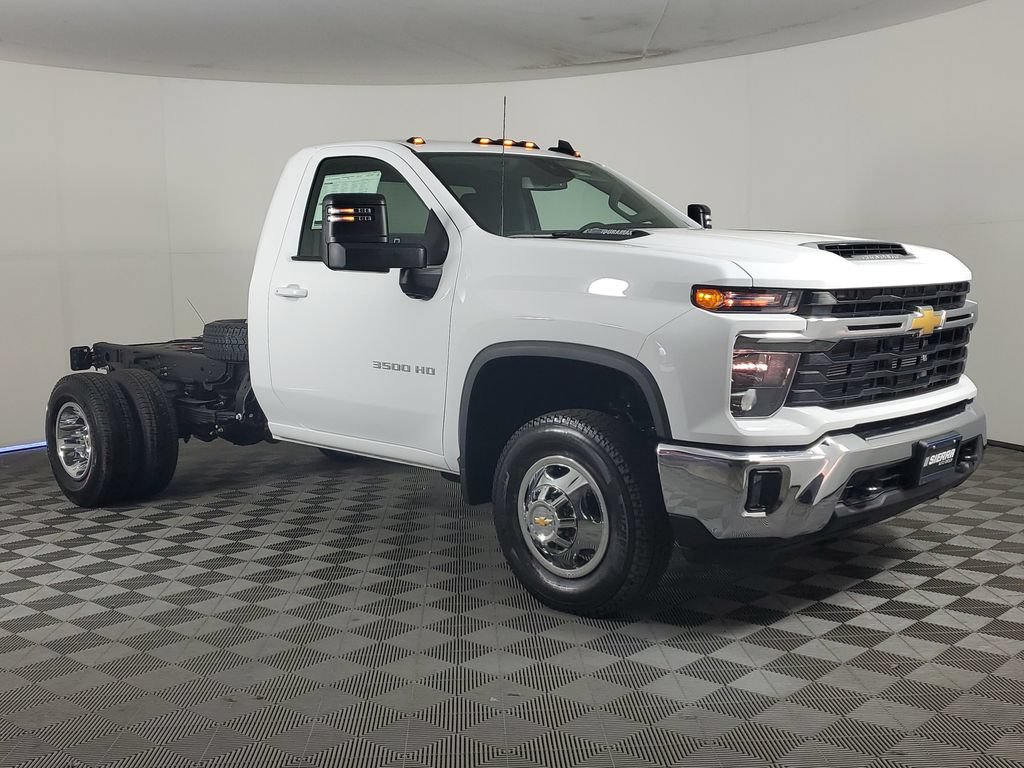 New 2026 Chevrolet Silverado 3500 LT w/ Convenience Package RWD image 3