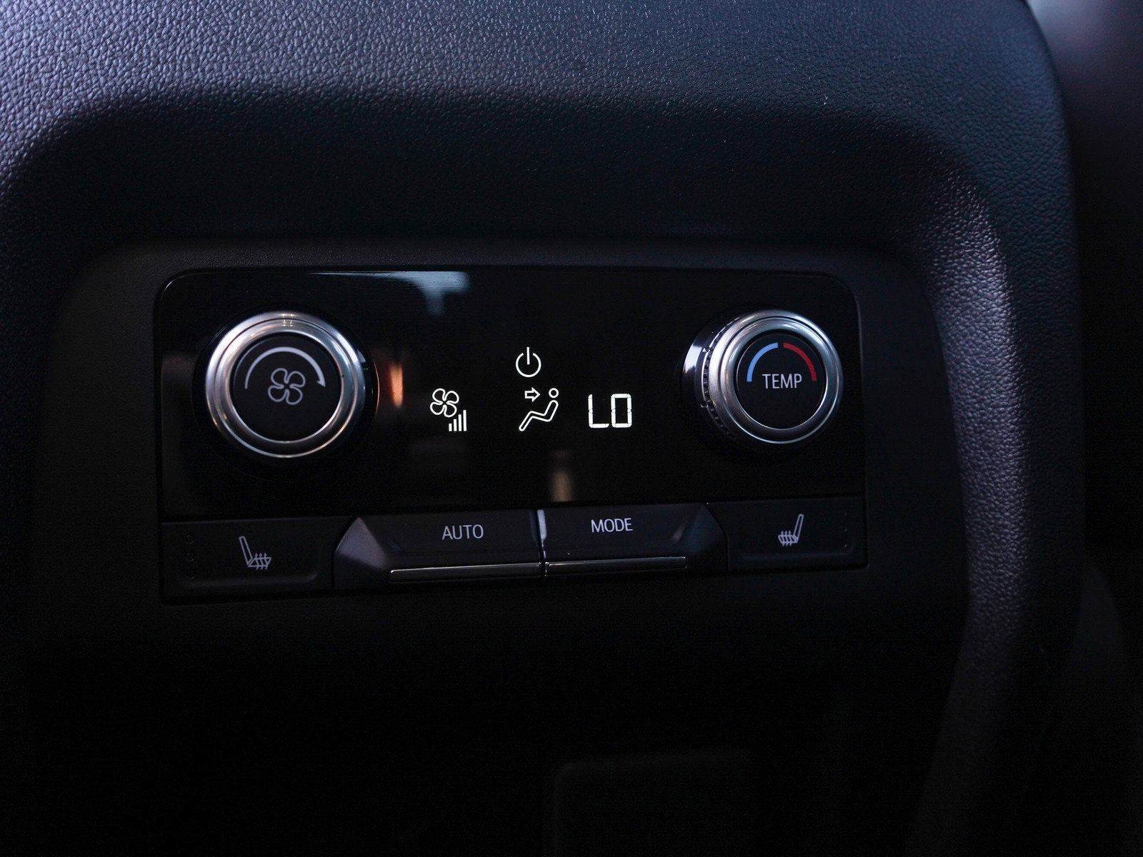 Used 2024 GMC Acadia AT4 w/ Luxury Package AWD/4WD image 17