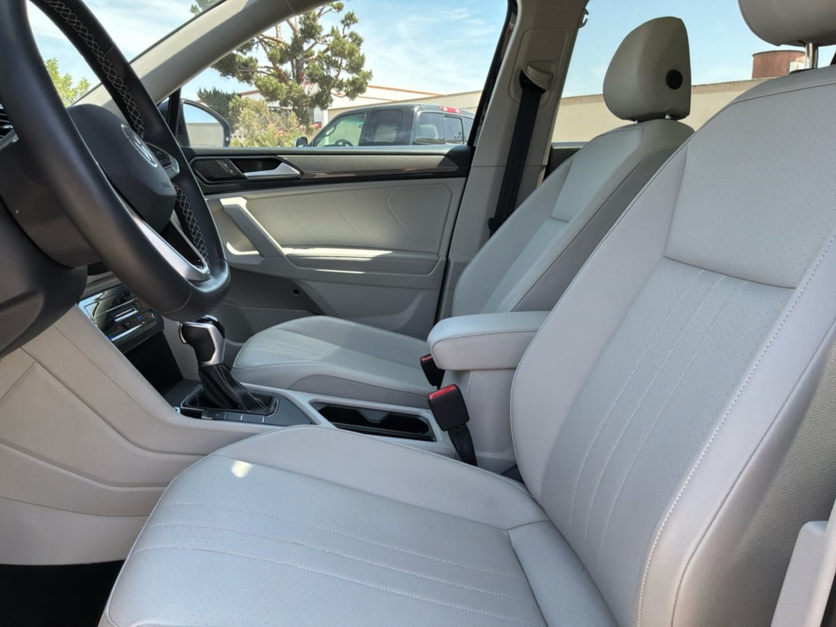 Used 2023 Volkswagen Tiguan SE w/ Panoramic Sunroof Package FWD image 18