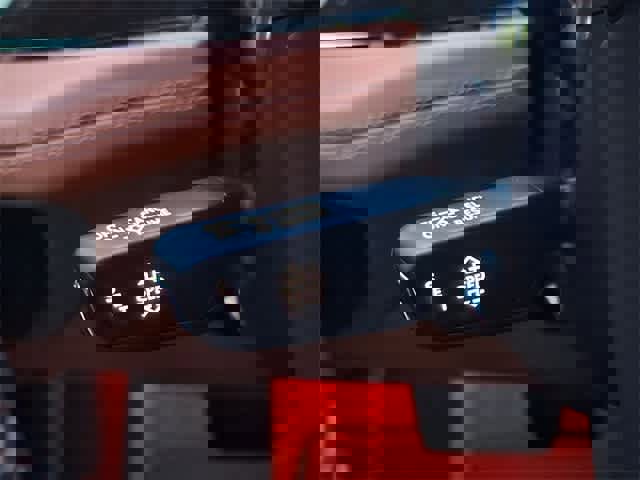 Used 2023 Bentley Bentayga Plug-In Hybrid image 28