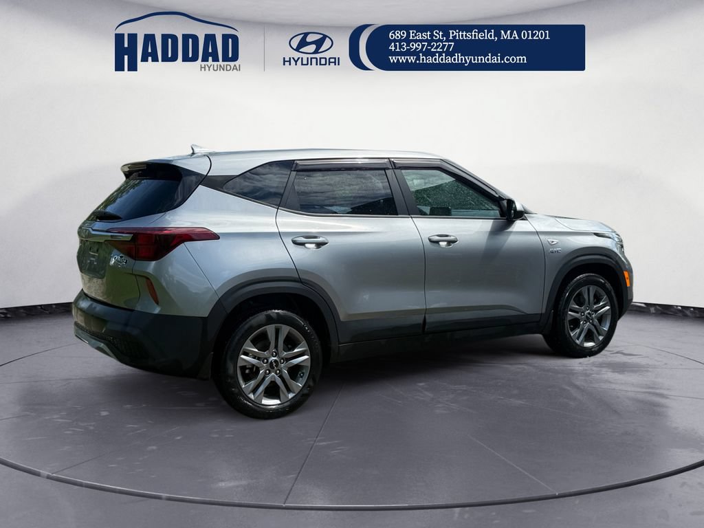 Used 2023 Kia Seltos LX AWD/4WD image 5