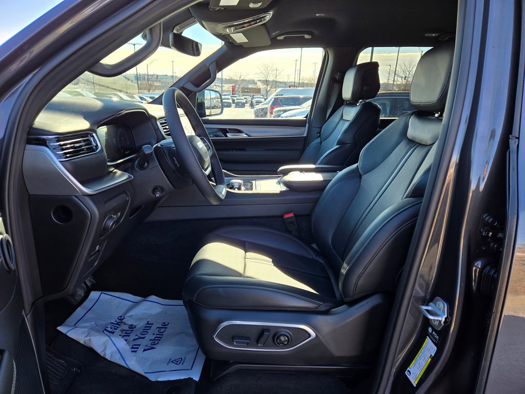 New 2026 Jeep Grand Wagoneer 4WD image 13