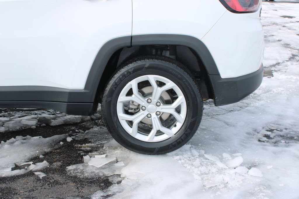 Used 2024 Jeep Compass Latitude AWD/4WD image 16