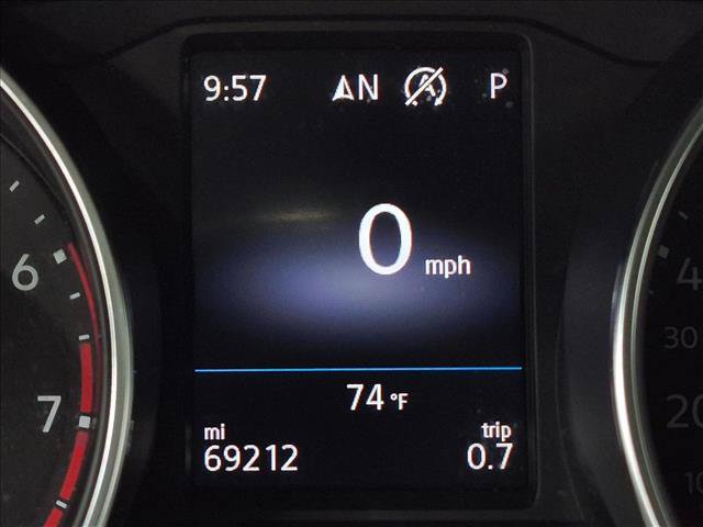 Used 2018 Volkswagen Tiguan SEL FWD image 11