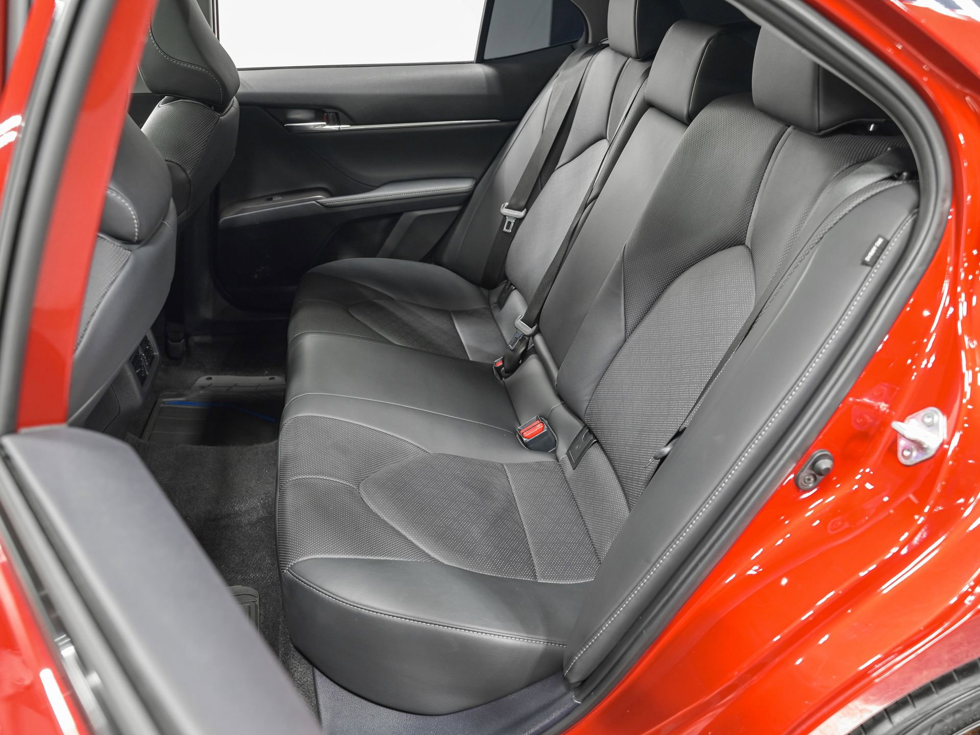 Used 2024 Toyota Camry XSE w/ Navigation Package image 27