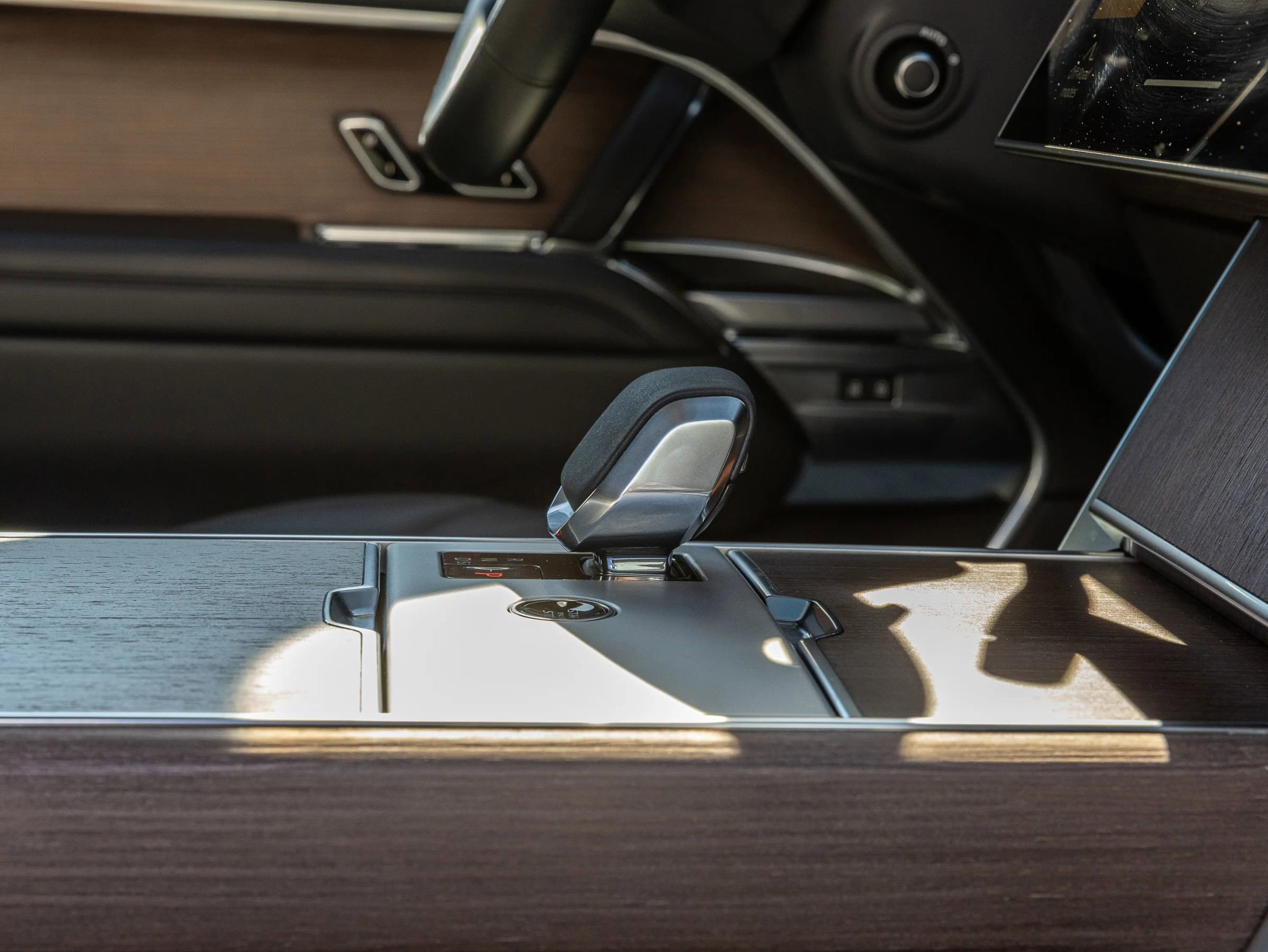 Used 2025 Land Rover Range Rover Long Wheelbase SE image 38