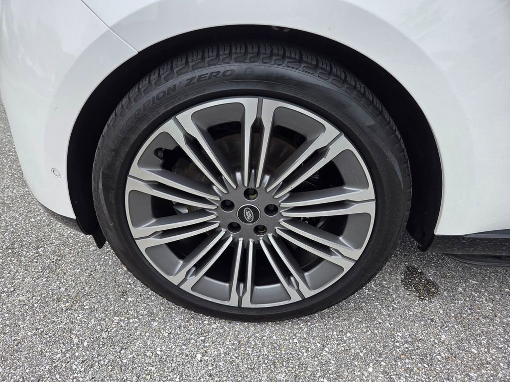 Used 2024 Land Rover Range Rover SE AWD/4WD image 10