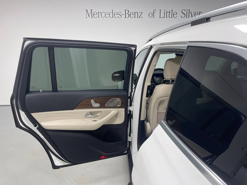 Used 2024 Mercedes-Benz GLS 450 4MATIC image 23