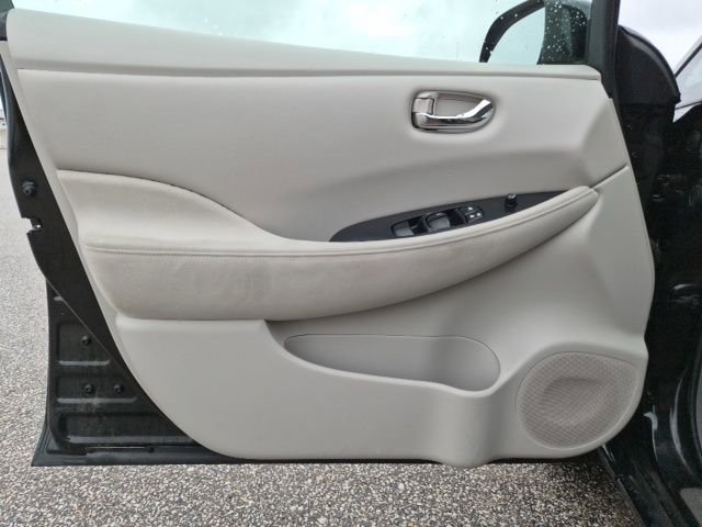 Used 2011 Nissan Leaf SL image 12