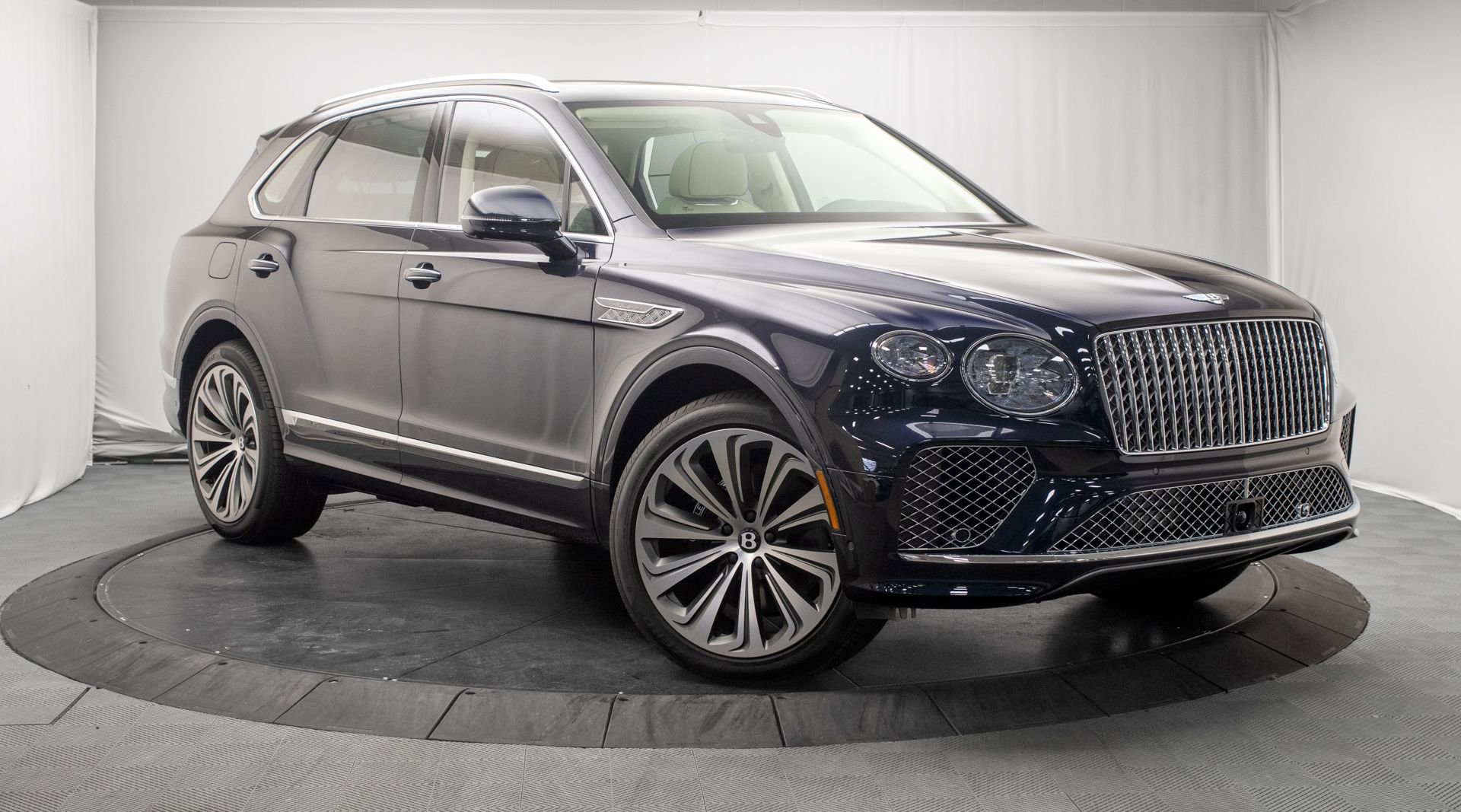 New 2025 Bentley Bentayga image 1