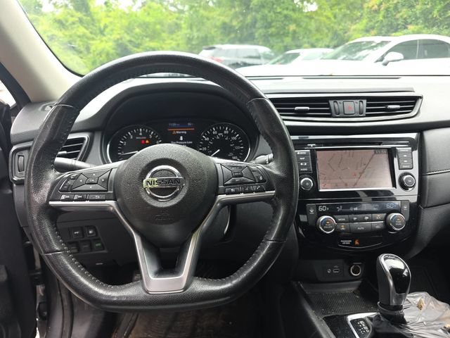 Used 2018 Nissan Rogue SV w/ Sun & Sound Touring Package AWD/4WD image 15