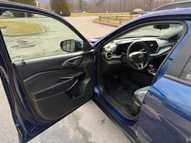 Used 2024 Chevrolet Trax LT w/ Driver Confidence Package image 16