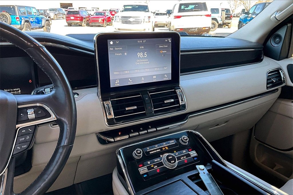 Used 2019 Lincoln Navigator Select image 6