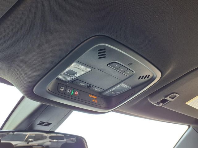 Used 2023 Chevrolet Traverse LT FWD image 15